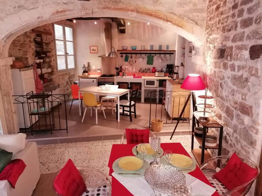La Maison D'helene & Antoine A Xii Siecle Holiday home *